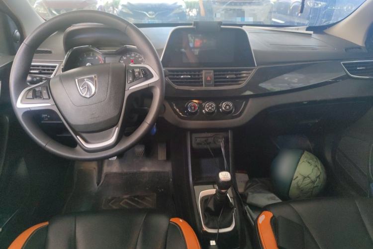 Used Baojun 310 2017 1.5L Manual Luxury Model Center Console
