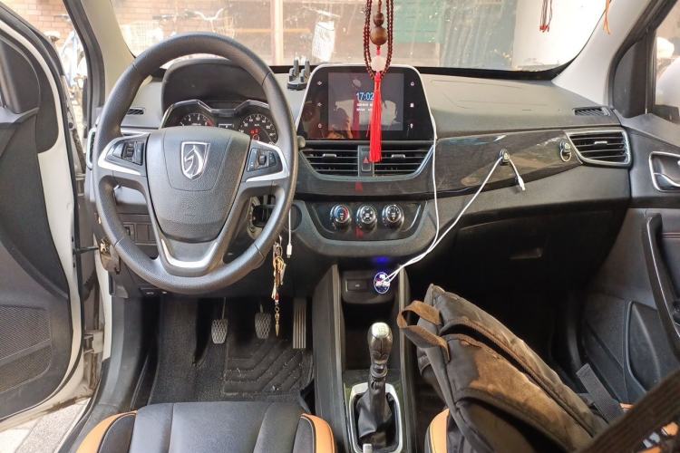 Used Baojun 310 2017 1.5L Manual Luxury Model Center Console