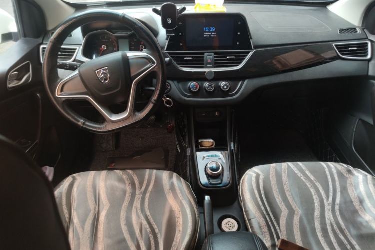 Used Baojun 310 2017 1.5L Automatic Fashion Model Center Console