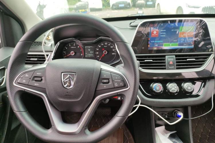 Used Baojun 310 2017 1.5L Automatic Luxury Model Center Console