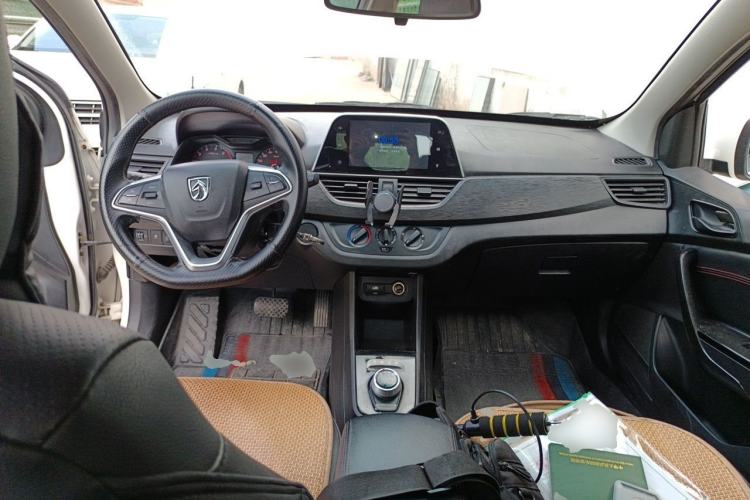 Used Baojun 310 2017 1.5L automatic comfort version Center Console