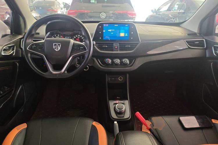 Used Baojun 310 2017 1.5L Automatic Luxury Model Center Console