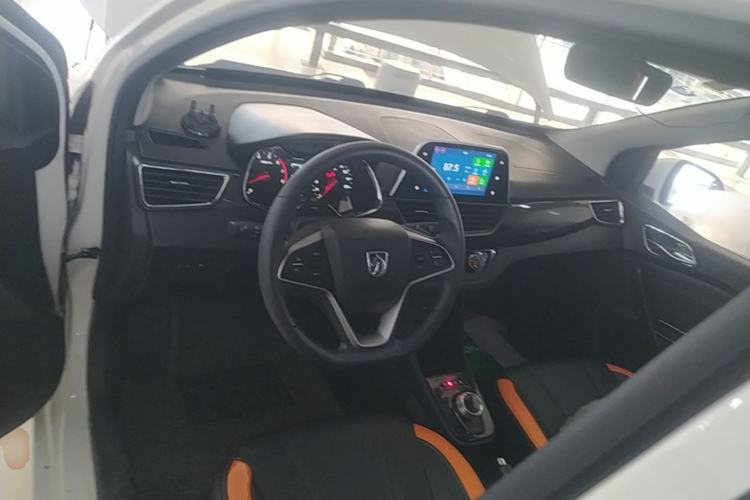 Used Baojun 310 2017 1.5L Automatic Luxury Model Center Console