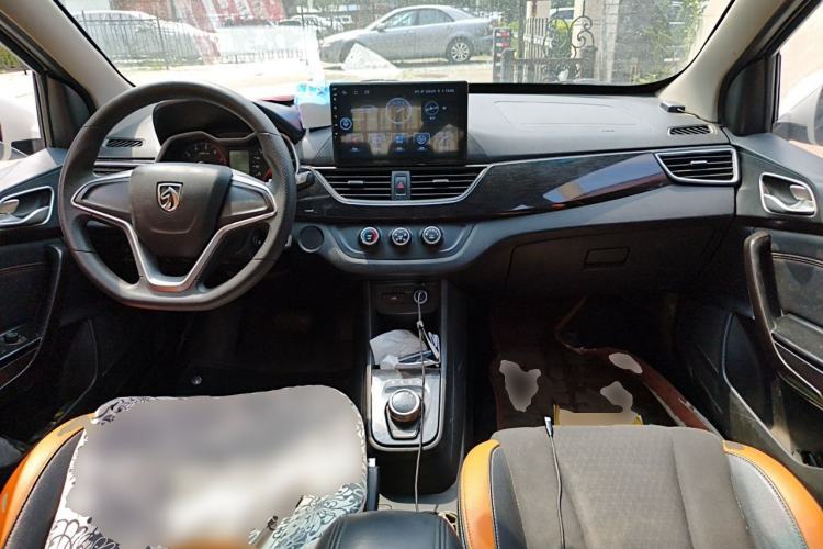 Used Baojun 310 2017 1.5L Automatic Fashion Model Center Console