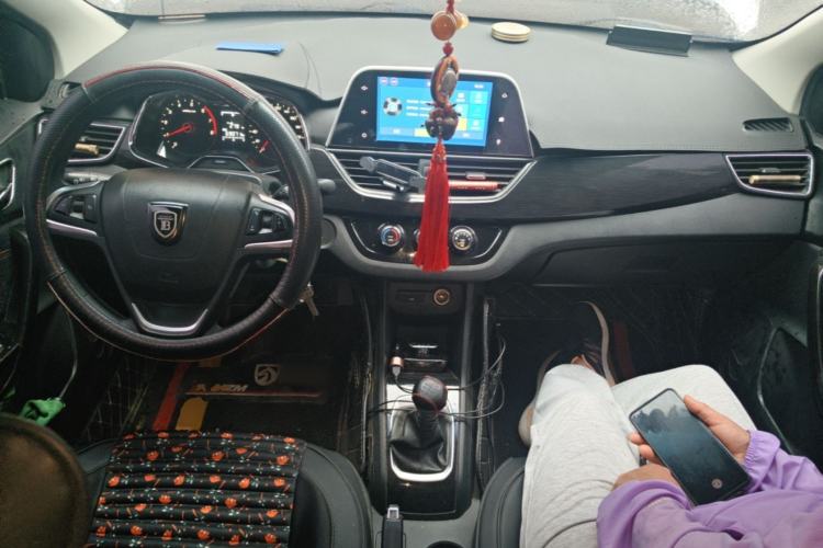 Used Baojun 310 2017 1.5L Manual Luxury Model Center Console