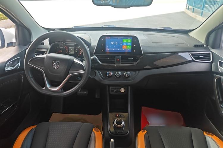 Used Baojun 310 2017 1.5L Automatic Fashion Model Center Console