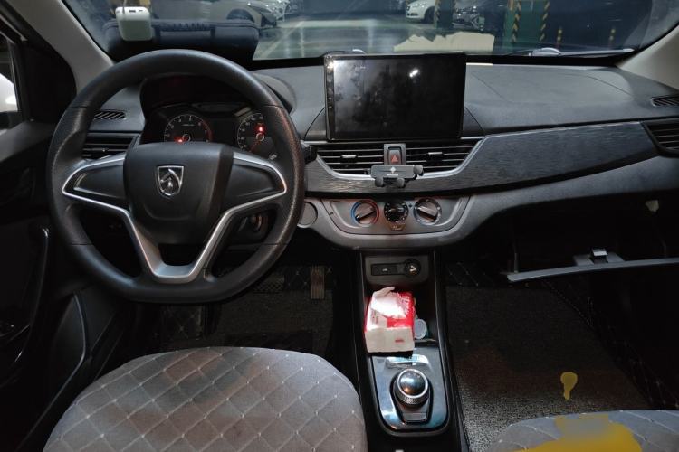 Used Baojun 310 2017 1.5L automatic comfort version Center Console