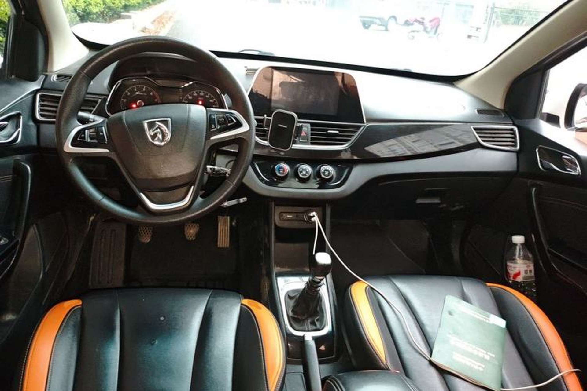 Used Baojun 310 2017 1.5L Manual Luxury Model Center Console