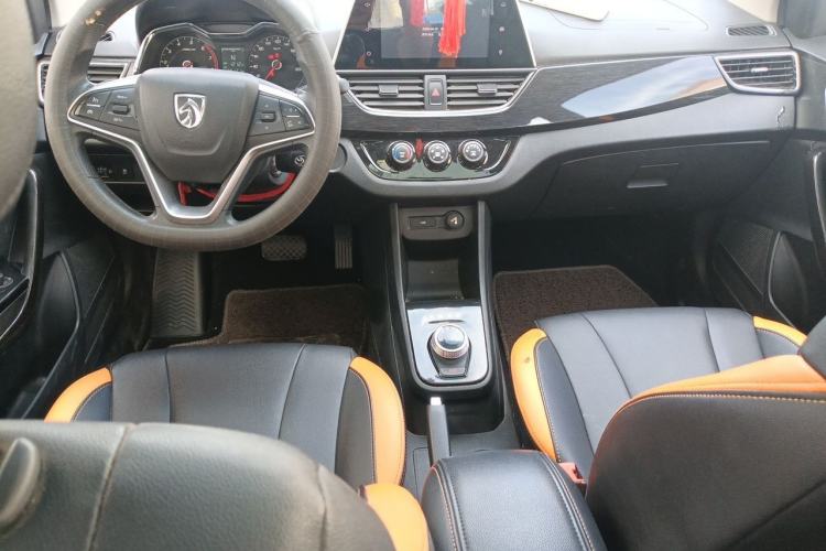 Used Baojun 310 2017 1.5L Automatic Luxury Model Center Console