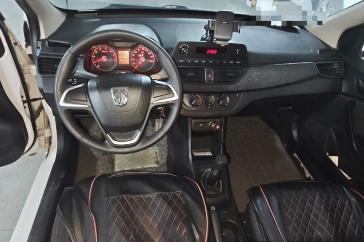 Used Baojun 310 2017 1.5L manual Comfort trim Center Console