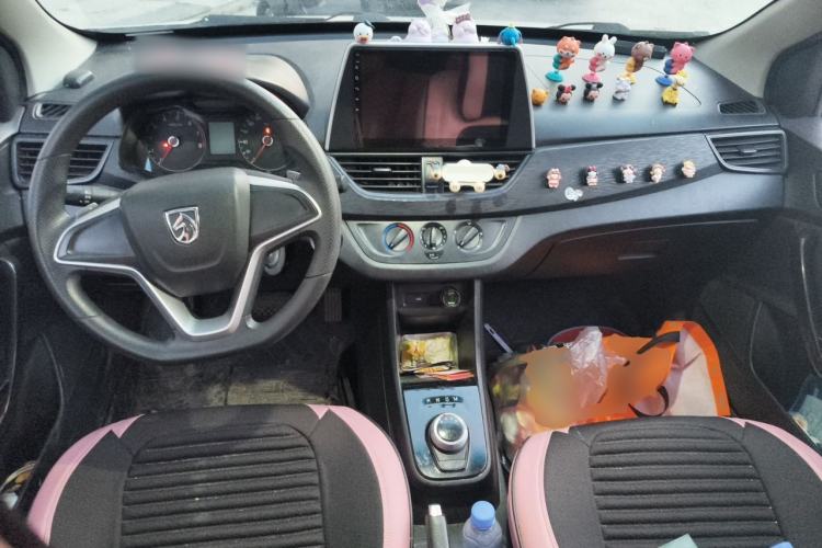 Used Baojun 310 2017 1.5L automatic comfort version Center Console