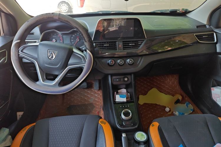 Used Baojun 310 2017 1.5L Automatic Fashion Model Center Console