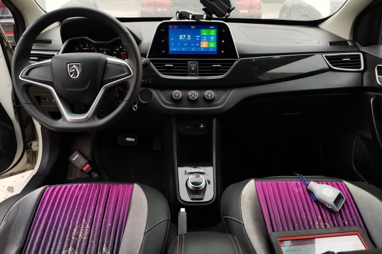 Used Baojun 310 2017 1.5L Automatic Fashion Model Center Console