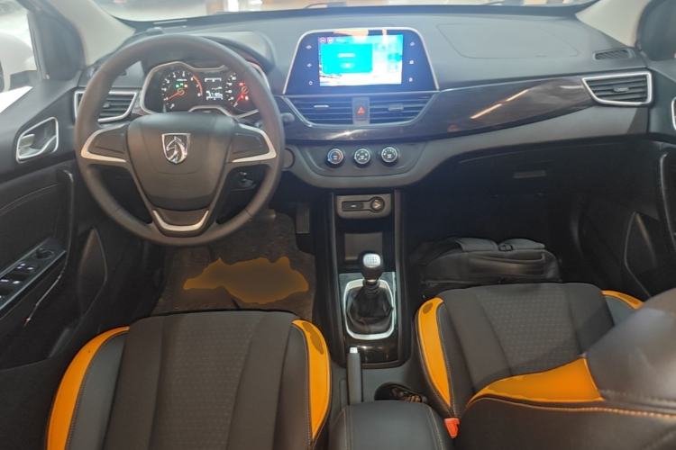 Used Baojun 310 2017 1.5L Manual Fashion Model Center Console