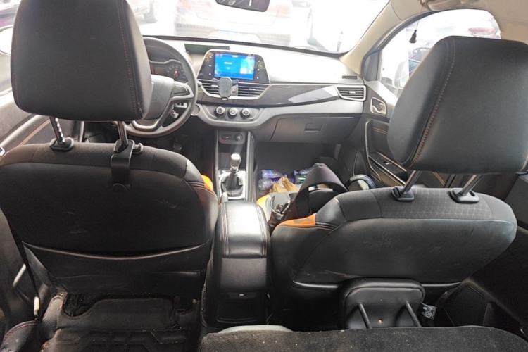 Used Baojun 310 2017 1.5L Manual Fashion Model Center Console