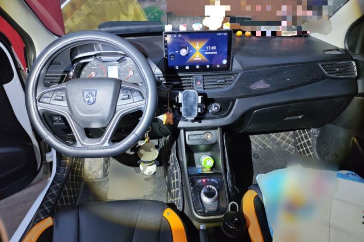 Used Baojun 310 2017 1.5L Automatic Luxury Model Center Console