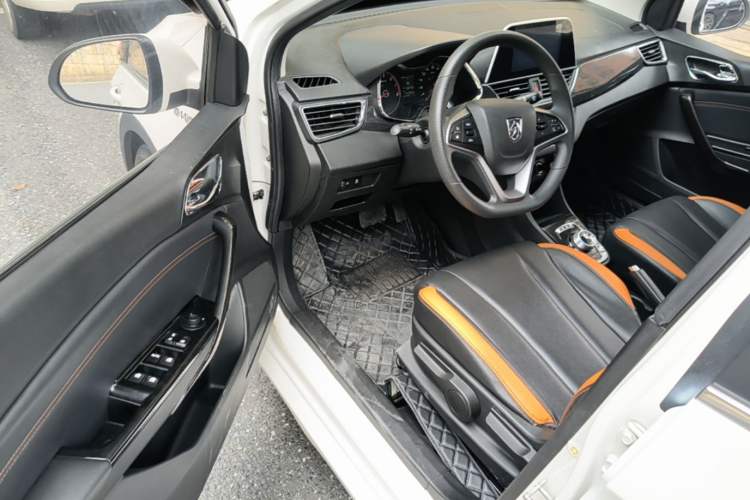 Used Baojun 310 2017 1.5L Automatic Luxury Model Driver Seat