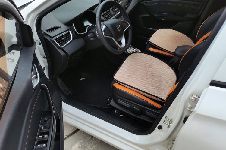 Used Baojun 310 2017 1.5L Automatic Fashion Model Driver Seat