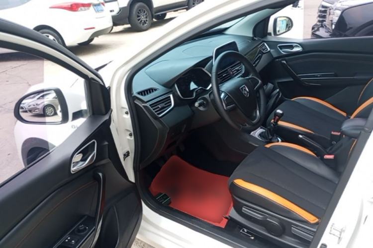 Used Baojun 310 2017 1.5L Manual Fashion Model Driver Seat