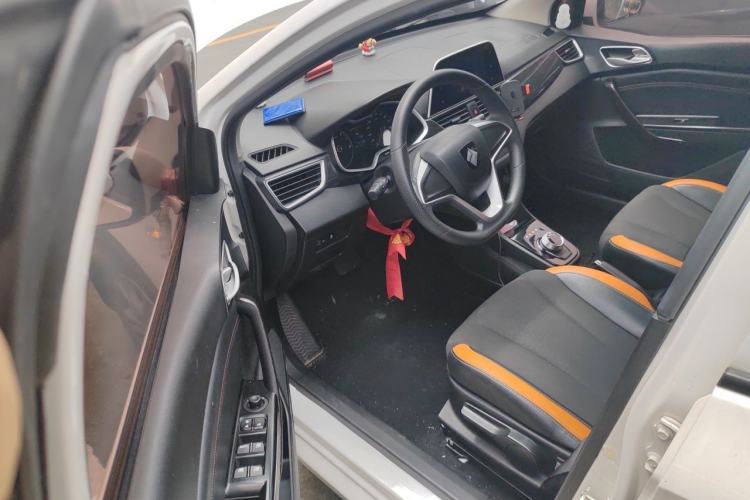 Used Baojun 310 2017 1.5L Automatic Fashion Model Driver Seat