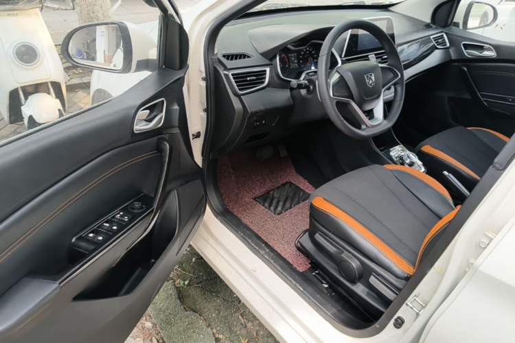 Used Baojun 310 2017 1.5L Automatic Fashion Model Driver Seat