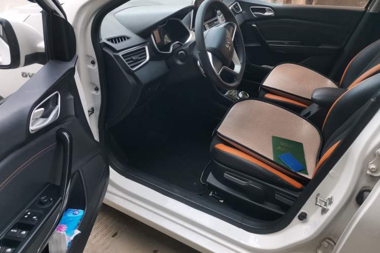 Used Baojun 310 2017 1.5L Automatic Fashion Model Driver Seat