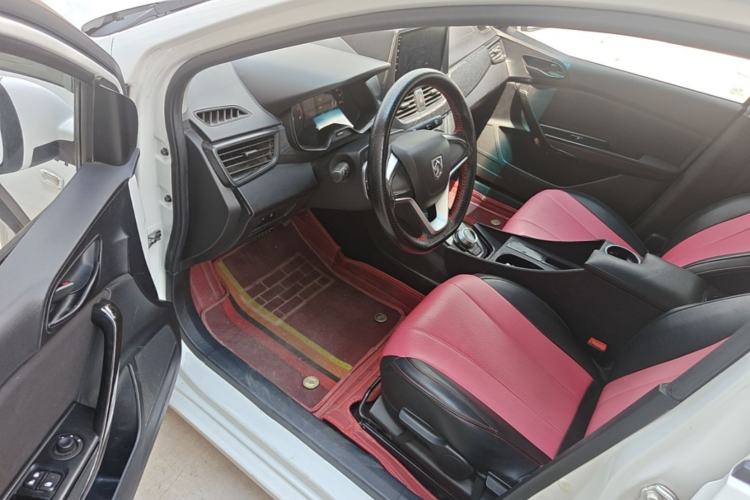 Used Baojun 310 2017 1.5L automatic comfort version Driver Seat