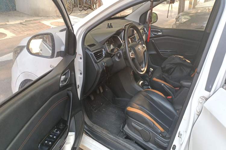 Used Baojun 310 2017 1.5L Manual Luxury Model Driver Seat