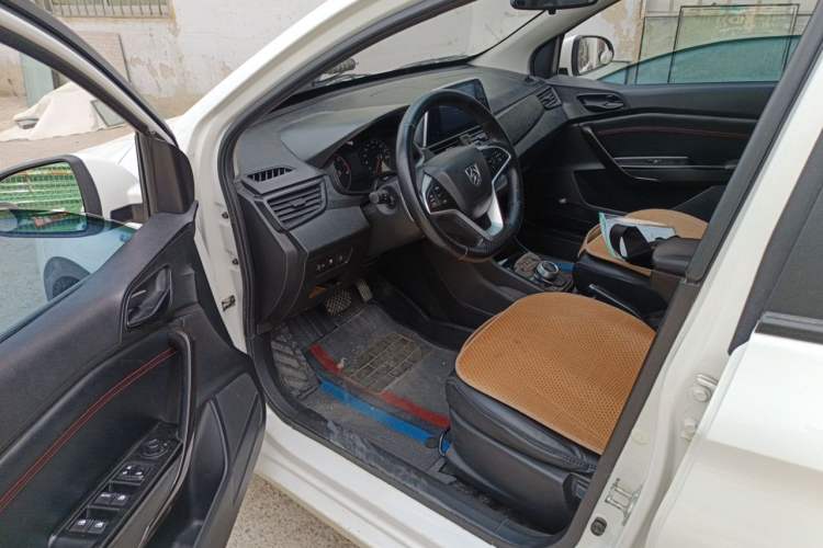 Used Baojun 310 2017 1.5L automatic comfort version Driver Seat