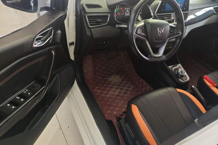 Used Baojun 310 2017 1.5L Automatic Luxury Model Driver Seat