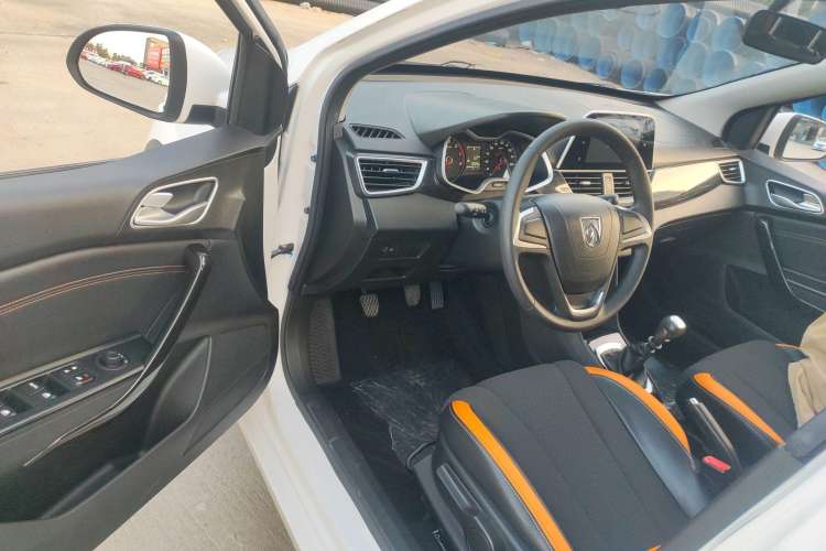 Used Baojun 310 2017 1.5L Manual Fashion Model Driver Seat