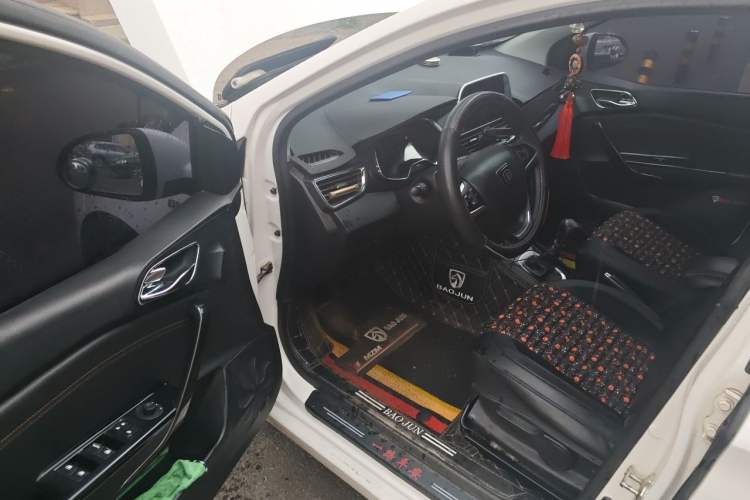 Used Baojun 310 2017 1.5L Manual Luxury Model Driver Seat