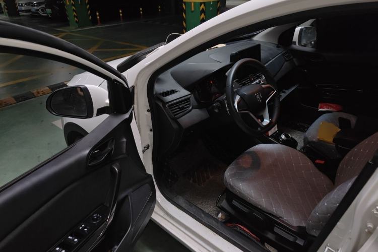 Used Baojun 310 2017 1.5L automatic comfort version Driver Seat