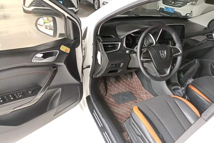 Used Baojun 310 2017 1.5L Manual Fashion Model Driver Seat