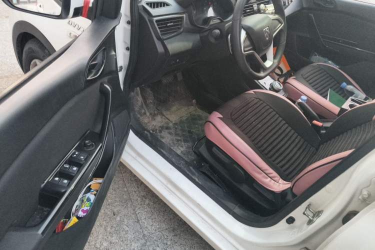 Used Baojun 310 2017 1.5L automatic comfort version Driver Seat