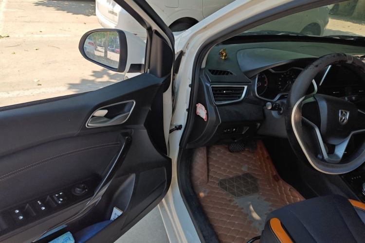 Used Baojun 310 2017 1.5L Automatic Fashion Model Driver Seat