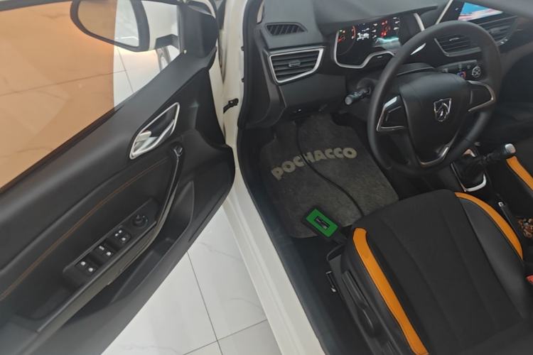 Used Baojun 310 2017 1.5L Manual Fashion Model Driver Seat