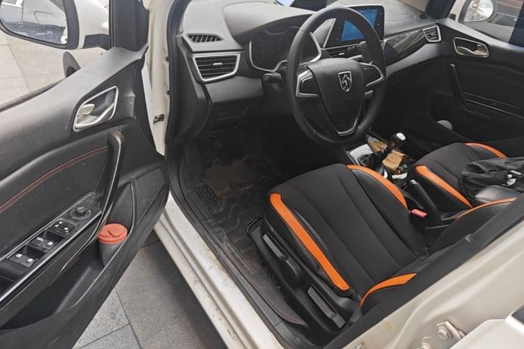 Used Baojun 310 2017 1.5L Manual Fashion Model Driver Seat