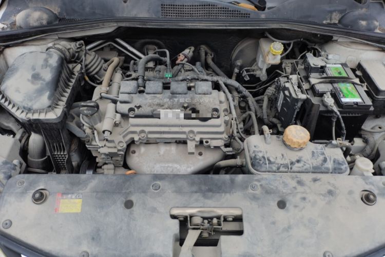 Used Baojun 310 2017 1.5L Automatic Fashion Model Engine Bay