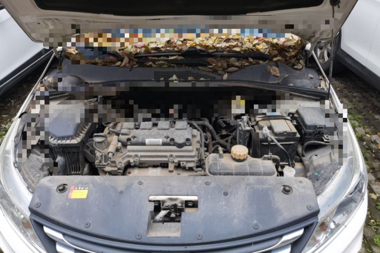 Used Baojun 310 2017 1.5L Automatic Fashion Model Engine Bay