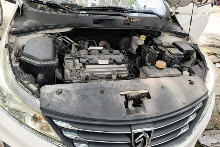 Used Baojun 310 2017 1.5L Automatic Fashion Model Engine Bay