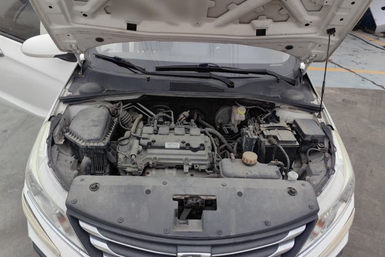 Used Baojun 310 2017 1.5L automatic comfort version Engine Bay