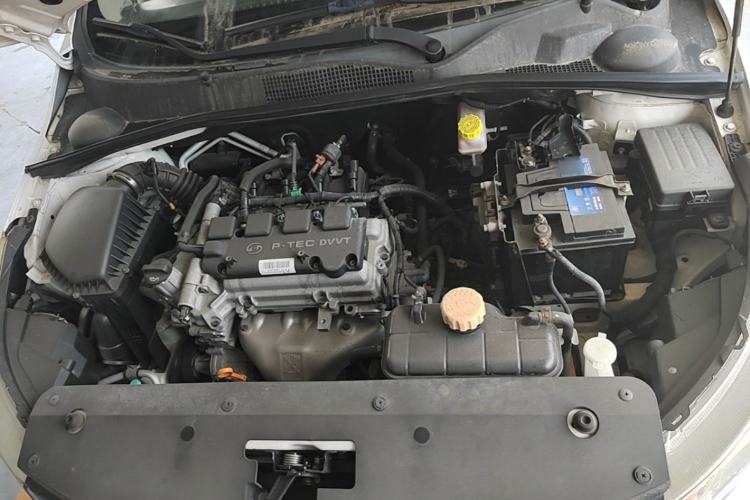 Used Baojun 310 2017 1.5L automatic comfort version Engine Bay