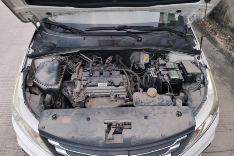 Used Baojun 310 2017 1.5L Automatic Fashion Model Engine Bay