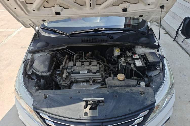 Used Baojun 310 2017 1.5L automatic comfort version Engine Bay