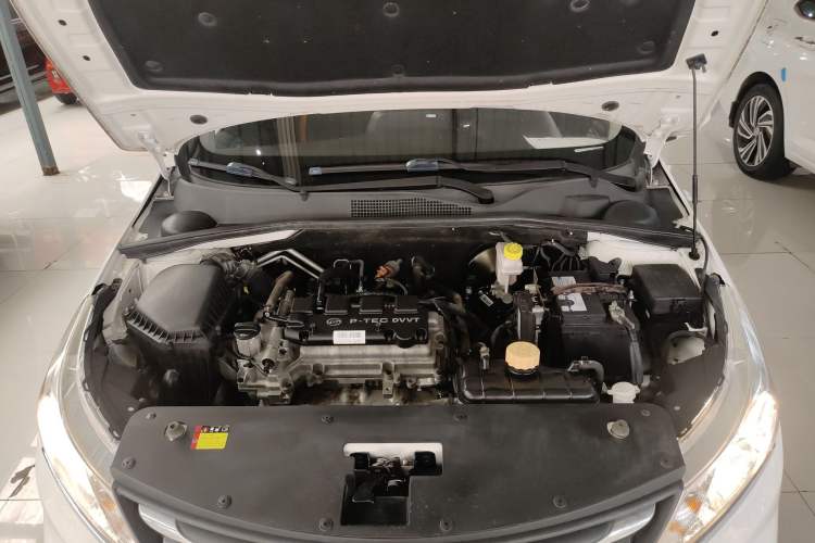 Used Baojun 310 2017 1.5L Automatic Fashion Model Engine Bay