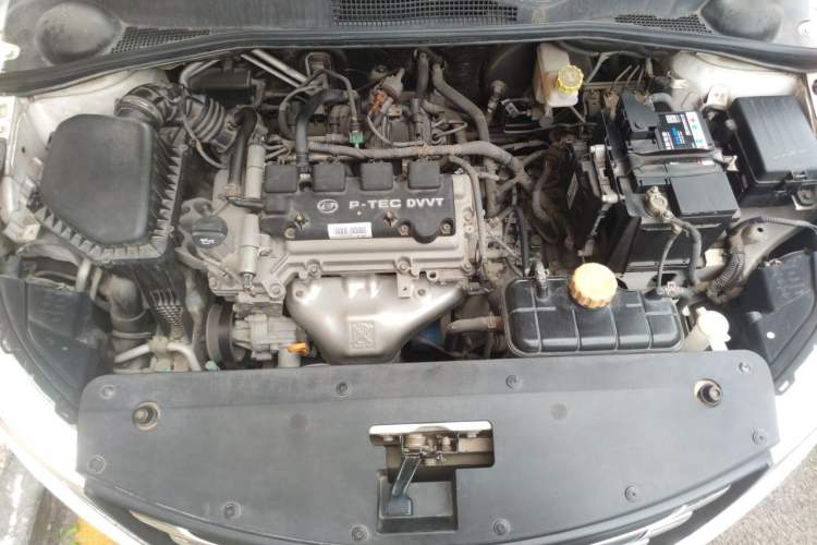 Used Baojun 310 2017 1.5L Automatic Fashion Model Engine Bay