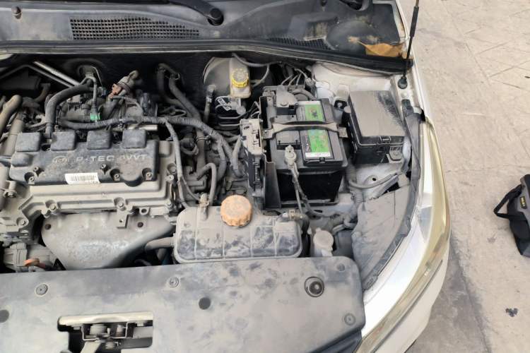 Used Baojun 310 2017 1.5L Automatic Fashion Model Engine Bay Left