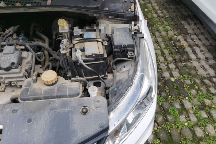 Used Baojun 310 2017 1.5L Automatic Fashion Model Engine Bay Left