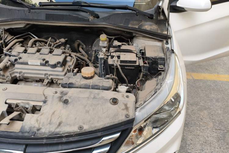 Used Baojun 310 2017 1.5L Automatic Fashion Model Engine Bay Left